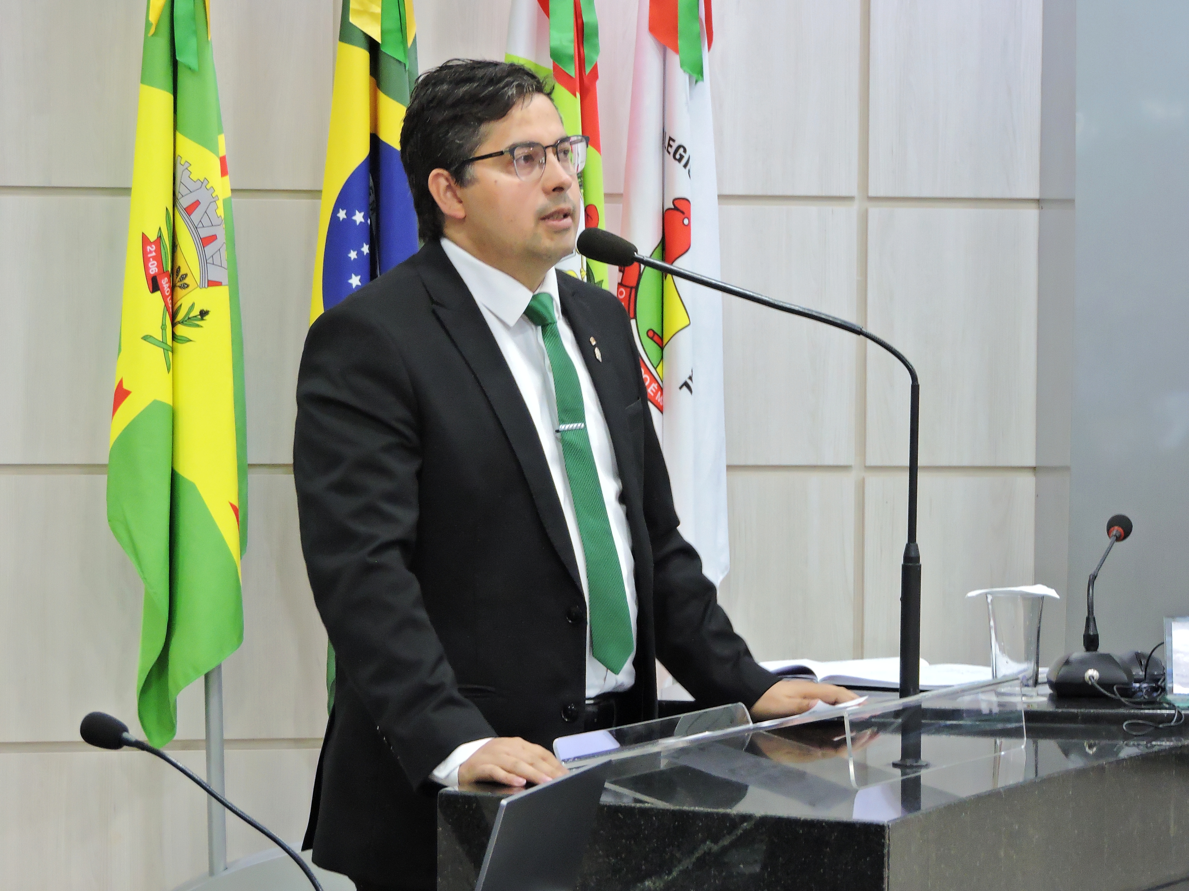 Altair Borges solicita informações junto à Secretaria de Assistência Social sobre abrigos domiciliares para crianças e adolescentes