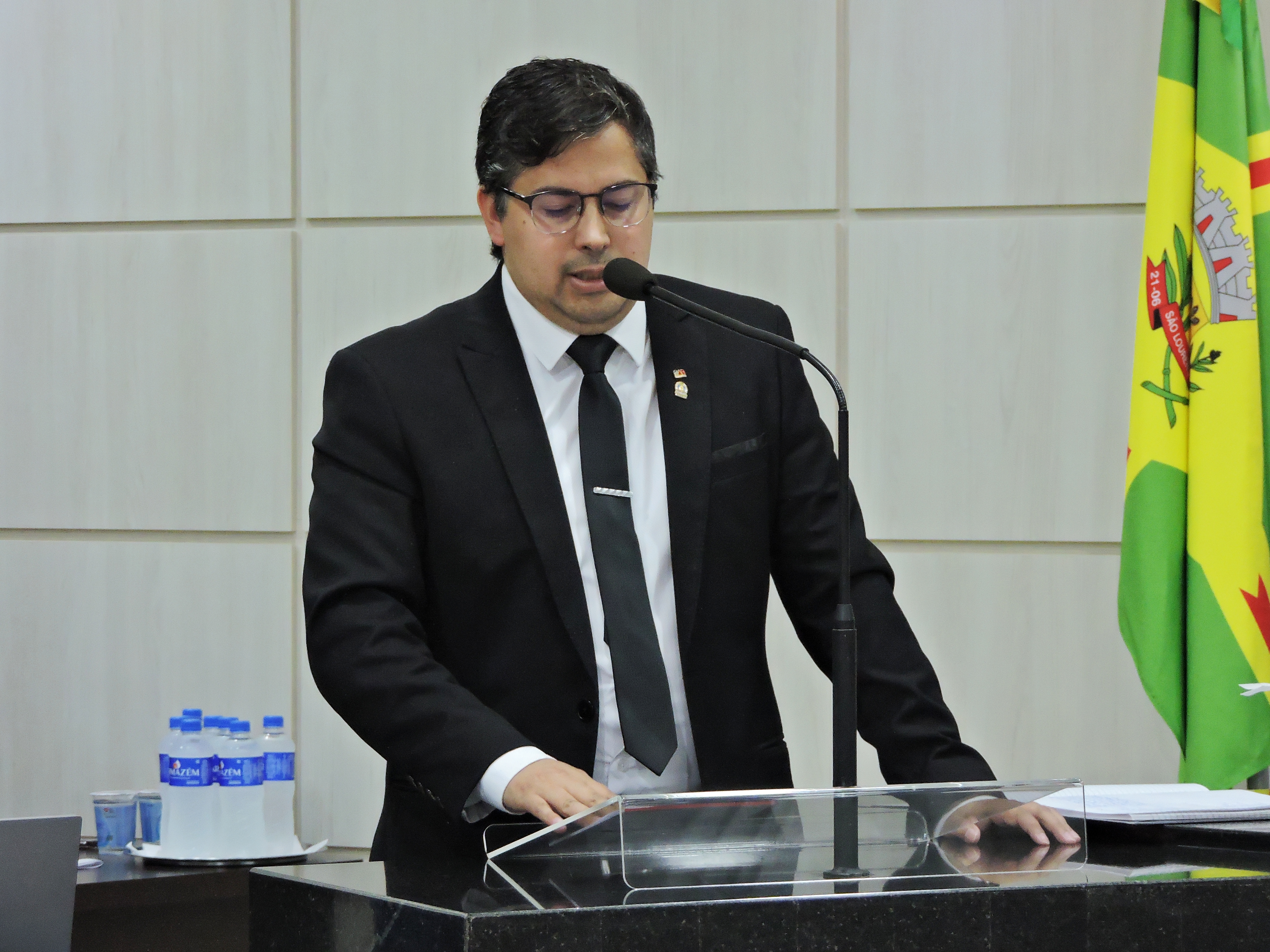 Altair Borges sugere melhorias na segurança dos cemitérios municipais 