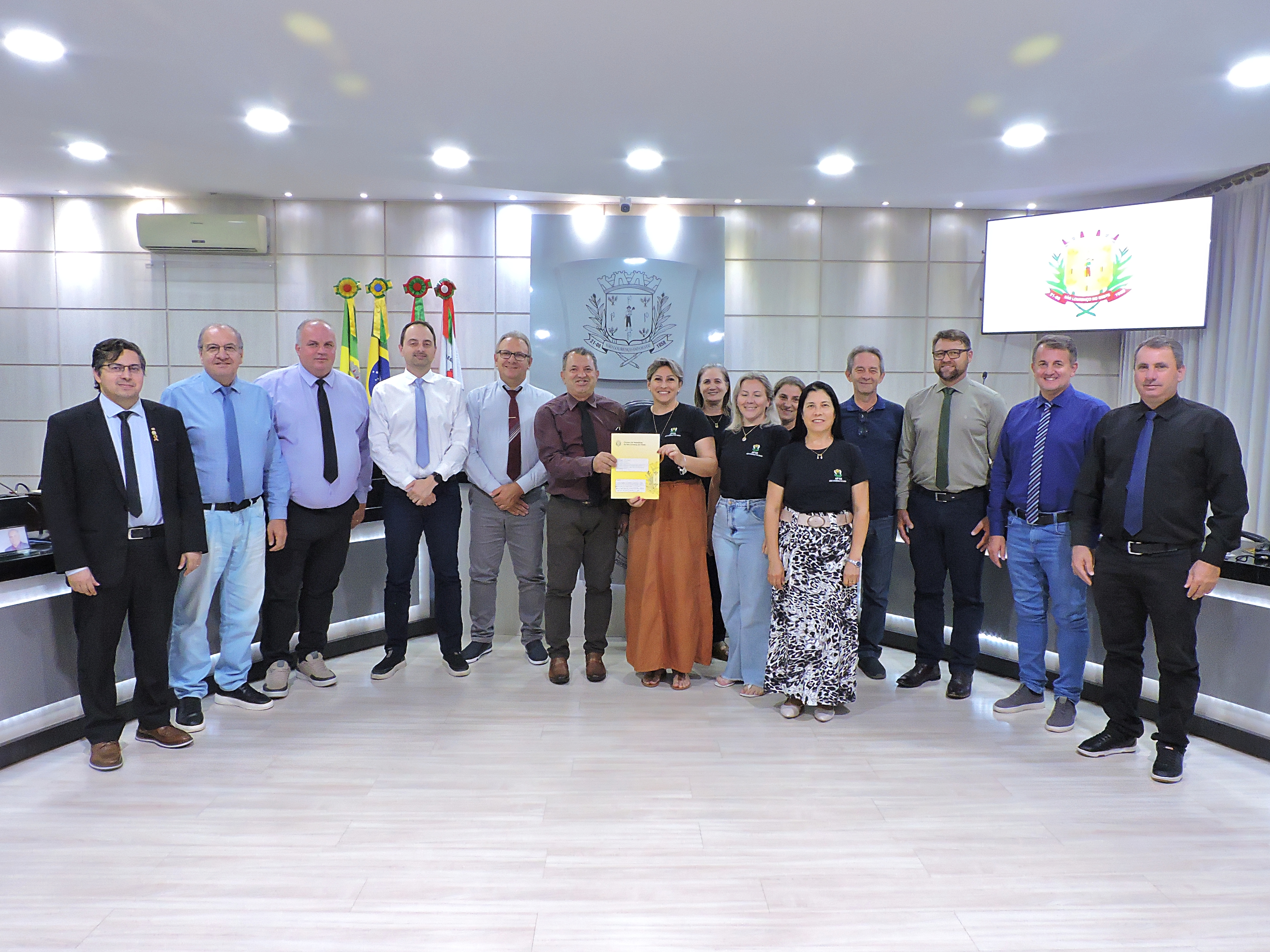 Câmara aprova criação do programa “Abrindo Sorrisos” para atendimento odontológico de alunos da APAE