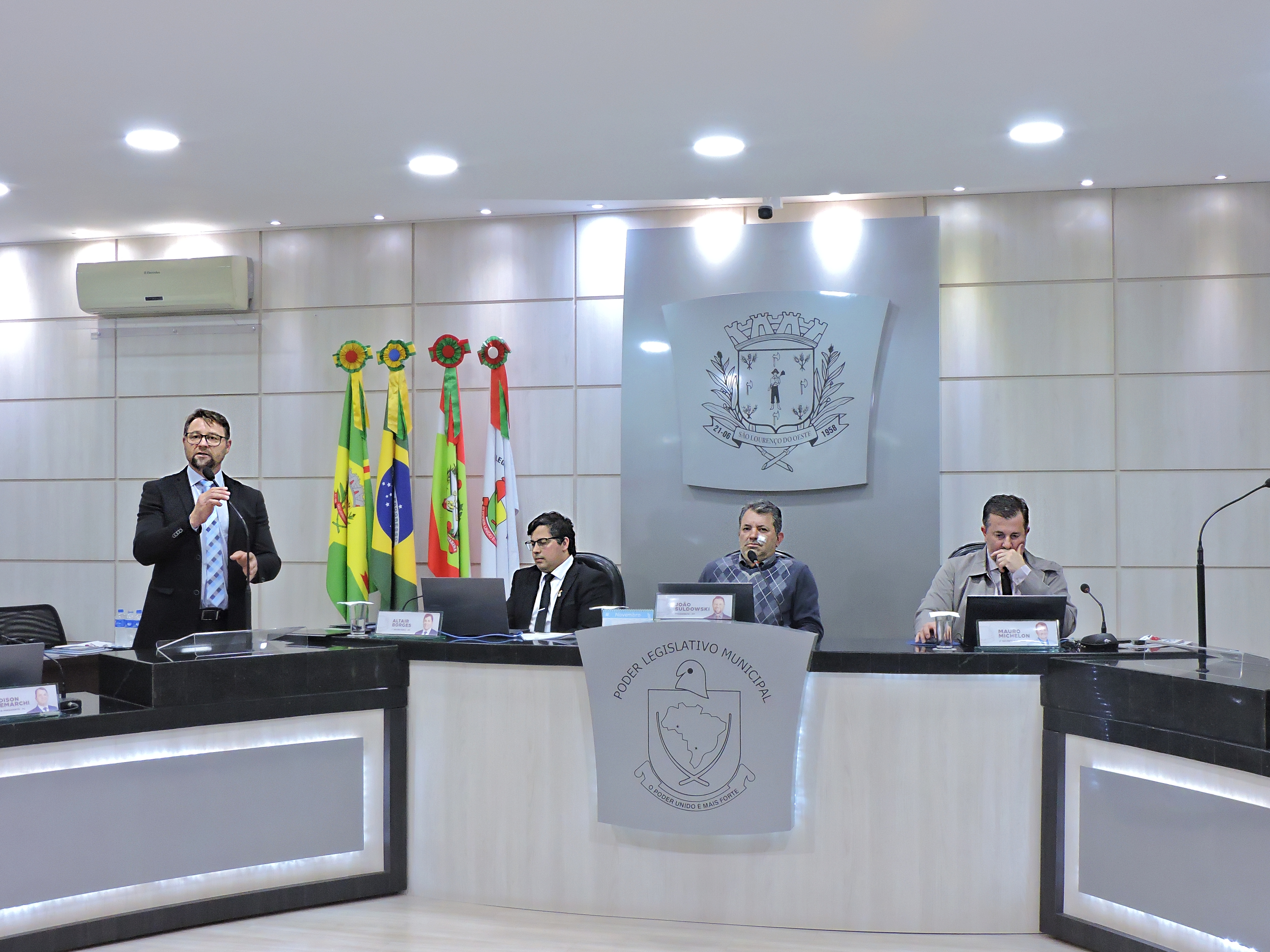 Câmara aprova requerimento solicitando esclarecimentos sobre cartão vale alimentação 