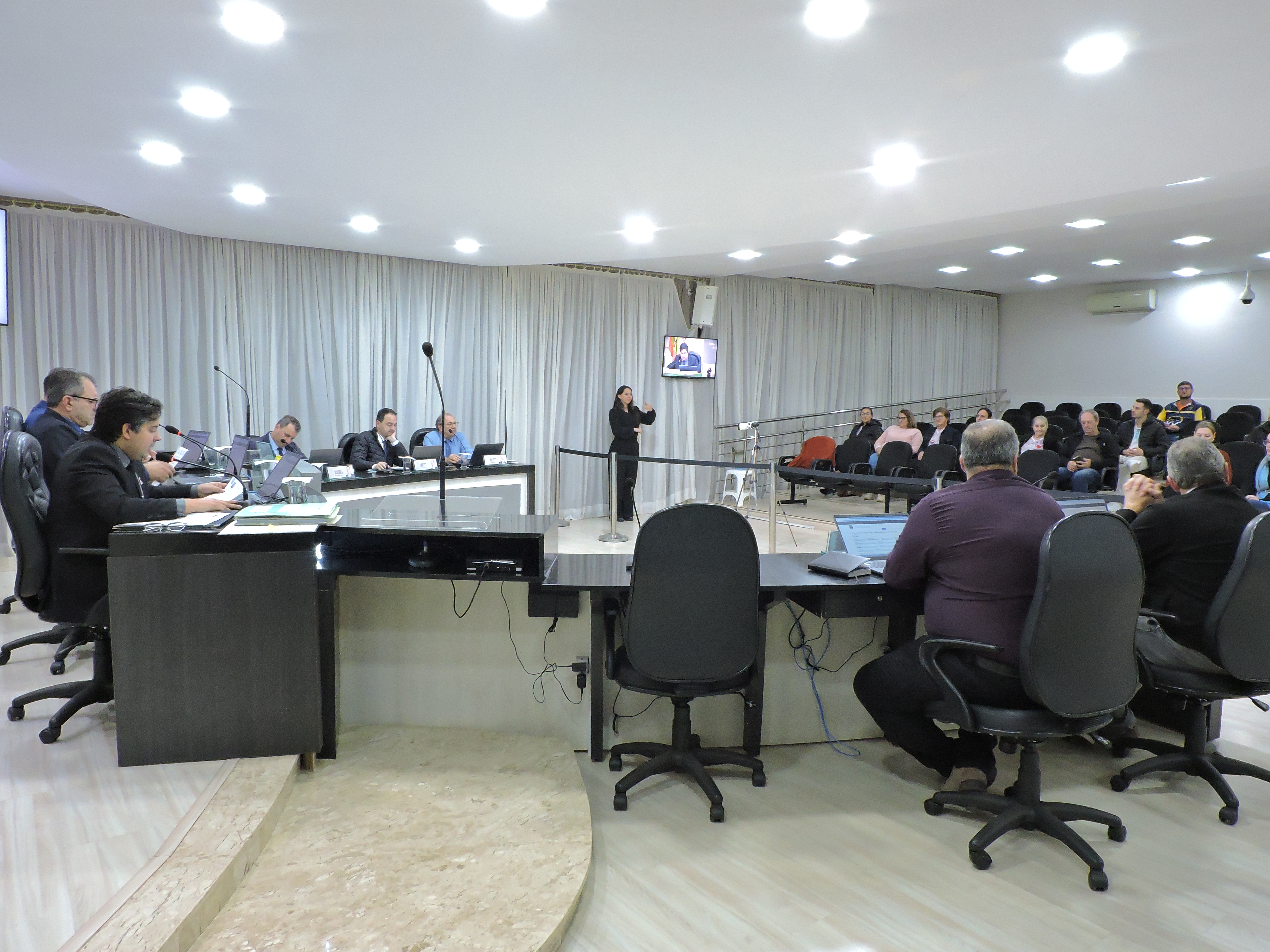 Câmara Municipal aprova em sessão extraordinária projeto que viabiliza ampliação do Cemitério Jardim da Saudade