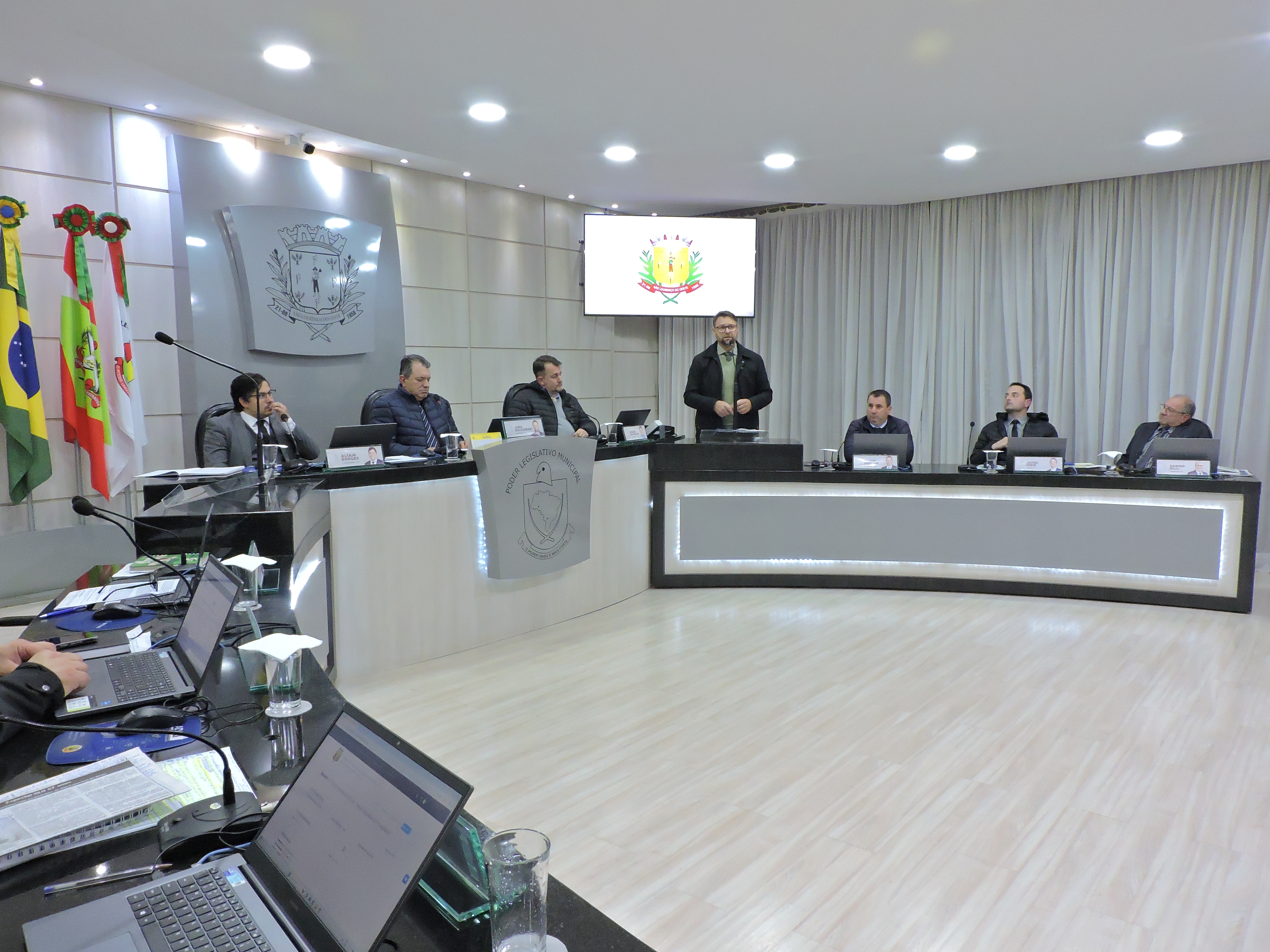 Câmara Municipal aprova primeiro turno de proposta de emenda à Lei Orgânica com foco na modernização e adequação à Constituição Federal