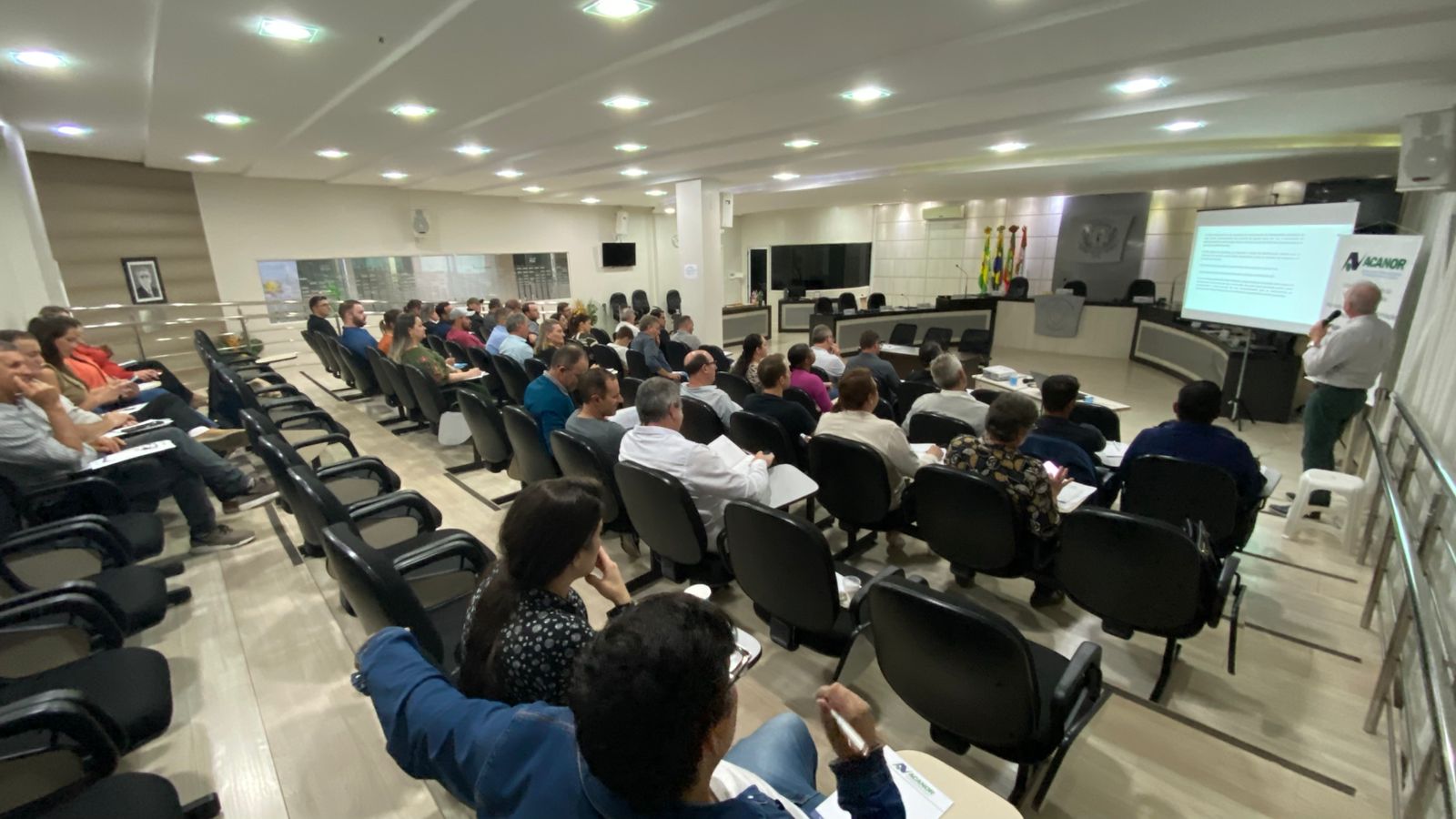Câmara Municipal de São Lourenço do Oeste sedia curso para vereadores e servidores da região 