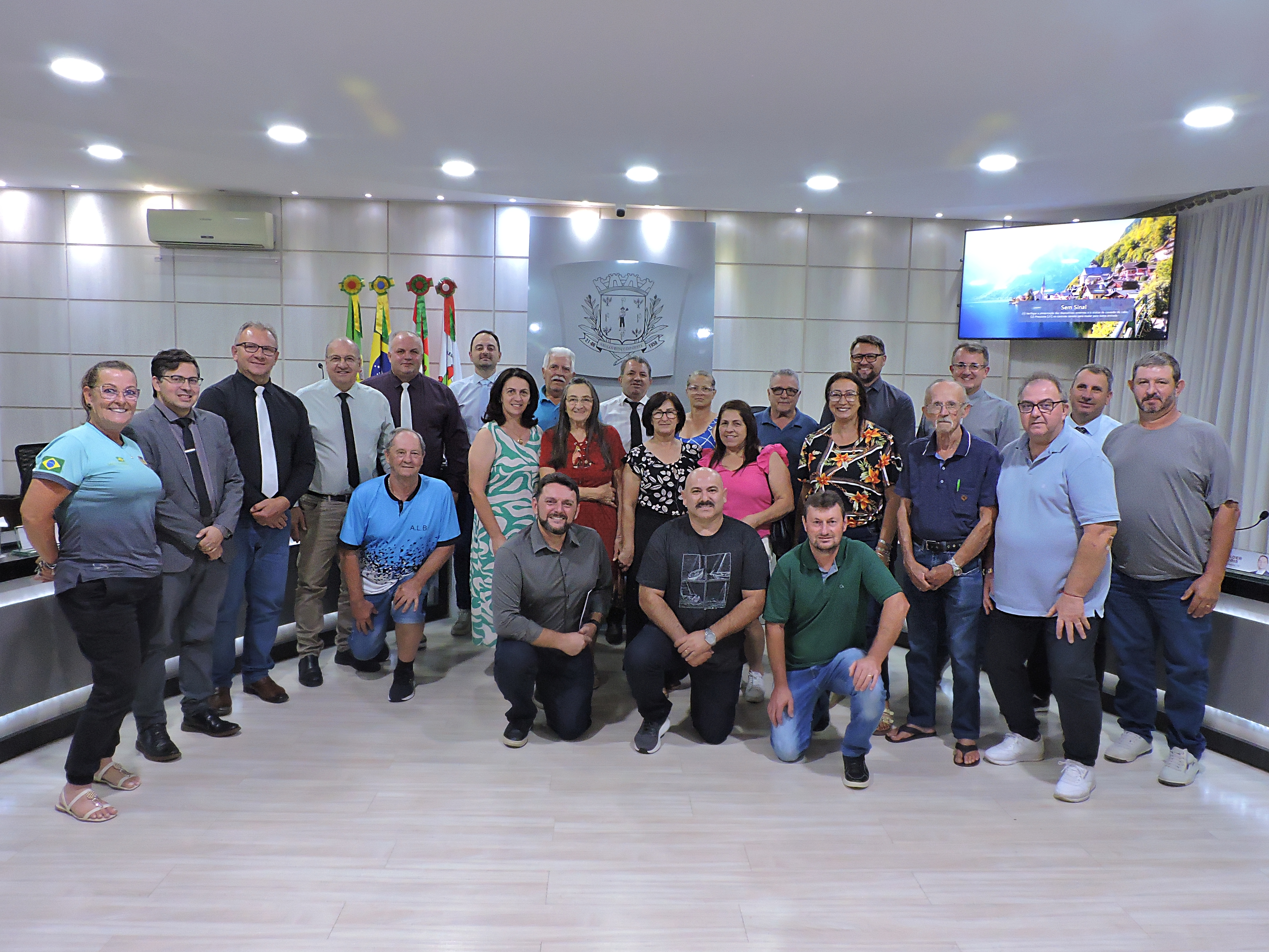 Conheça o Legislativo: Moradores do Bairro Santa Catarina acompanham sessão ordinária na Câmara Municipal 