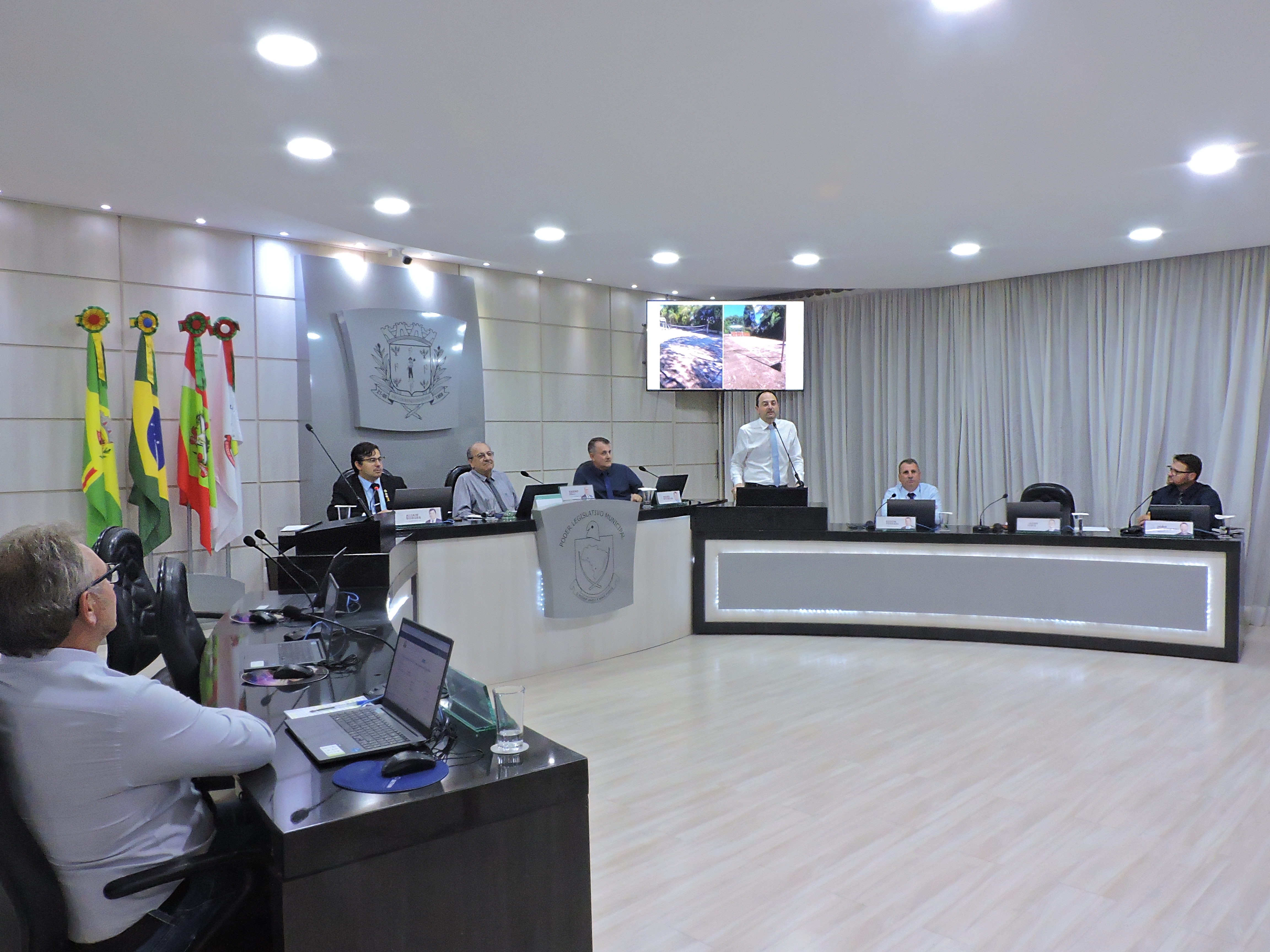 Jader Ioris e bancada do PP sugerem melhorias em quadras esportivas de dois ginásios 