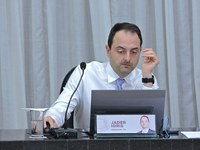 Jader Ioris sugere ampliação da iluminação pública com lâmpadas de LED em determinadas ruas do município