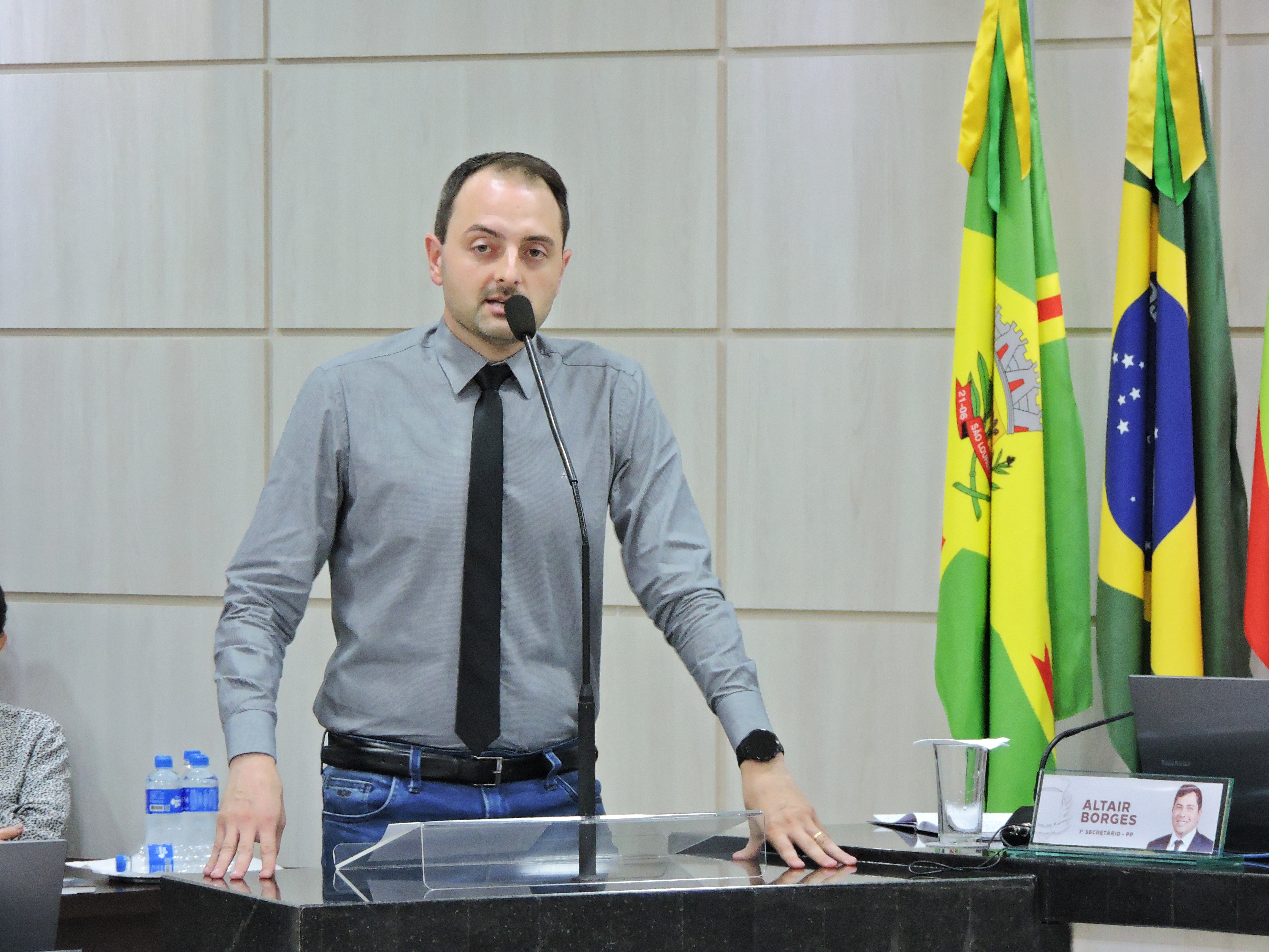 Jader Ioris sugere fechamento de lateral do ginásio e área coberta da EBM Irmã Cecília