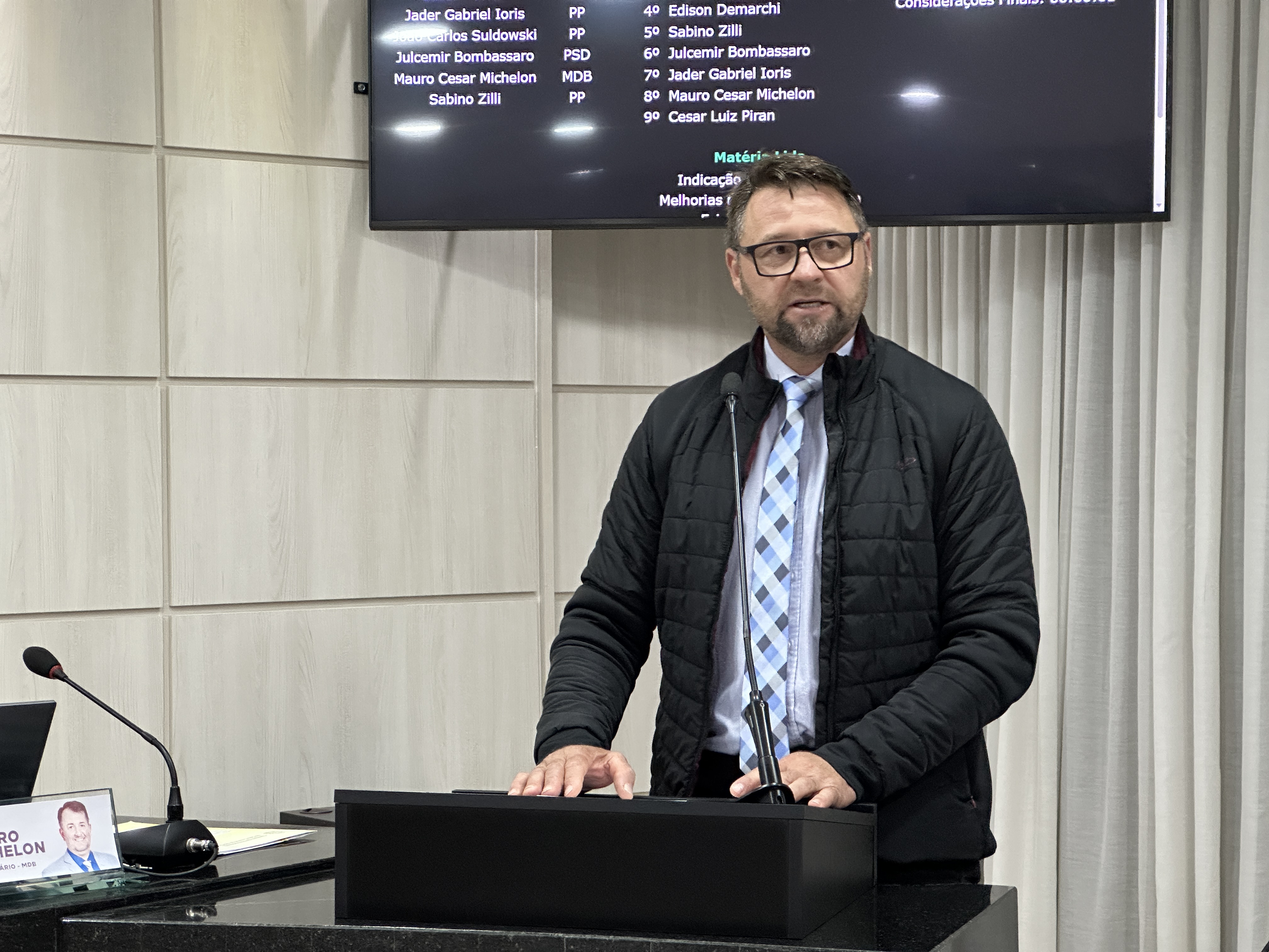 João Carlos Suldowski e bancada do PP apresentam indicação para melhorias na acessibilidade da Feira do Produtor