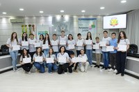 Jovens são diplomados e empossados nos programas Parlamento Jovem e Executivo Mirim em São Lourenço do Oeste