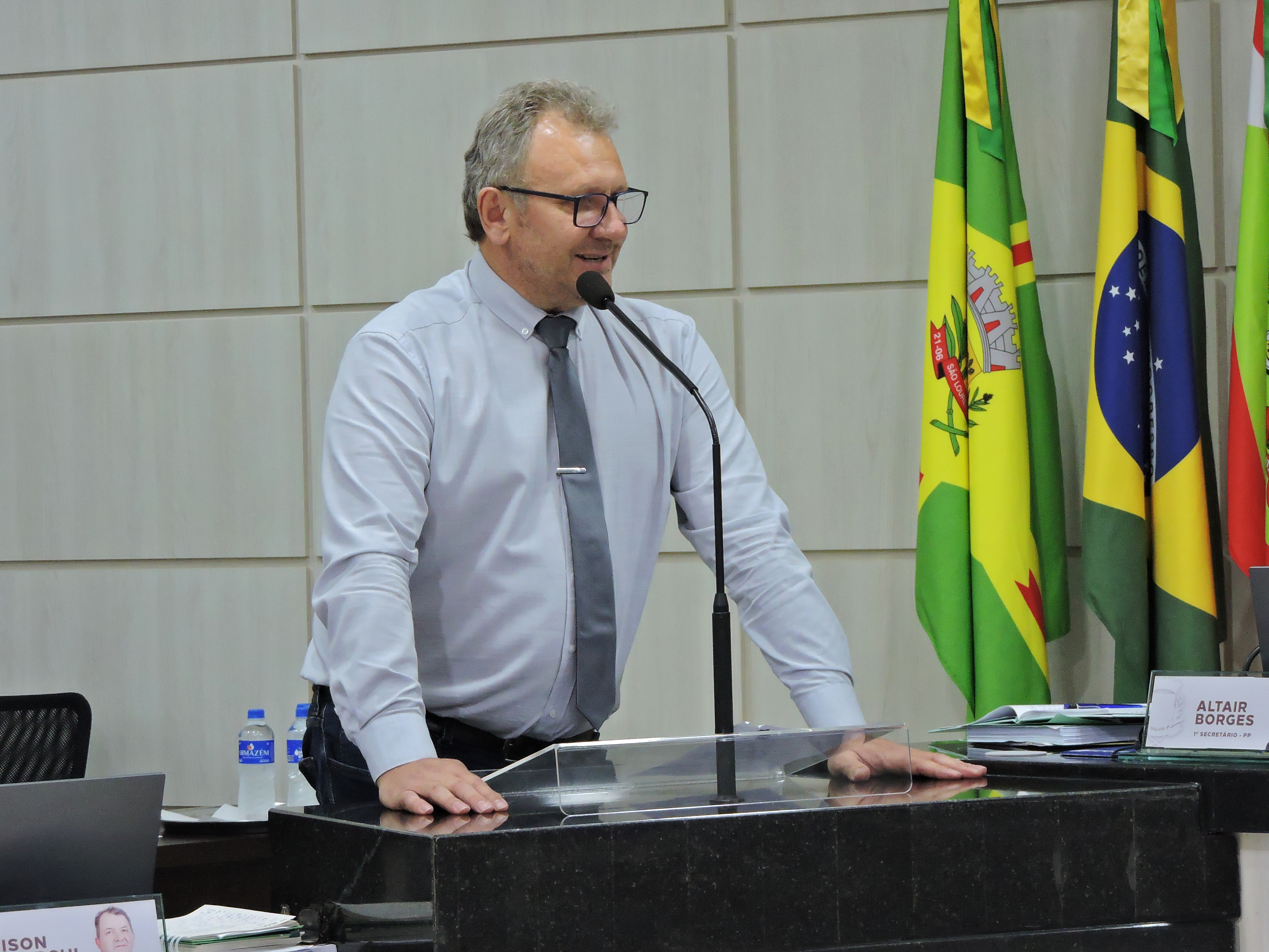 Julcemir Bombassaro sugere instalação de sombreamento em escolas da rede municipal