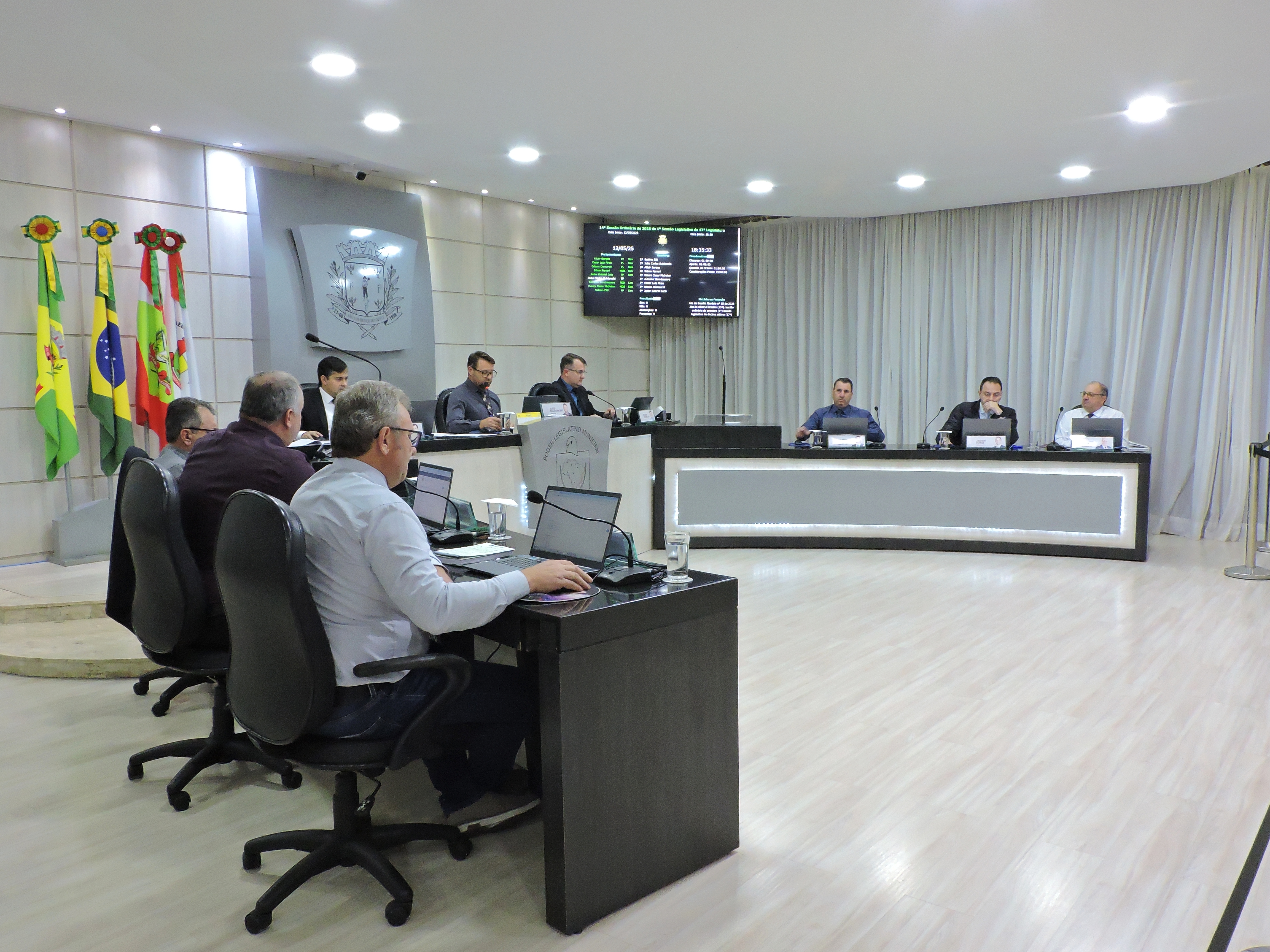 Legislativo aprova alterações no custeio de parte do transporte de alunos do ensino superior