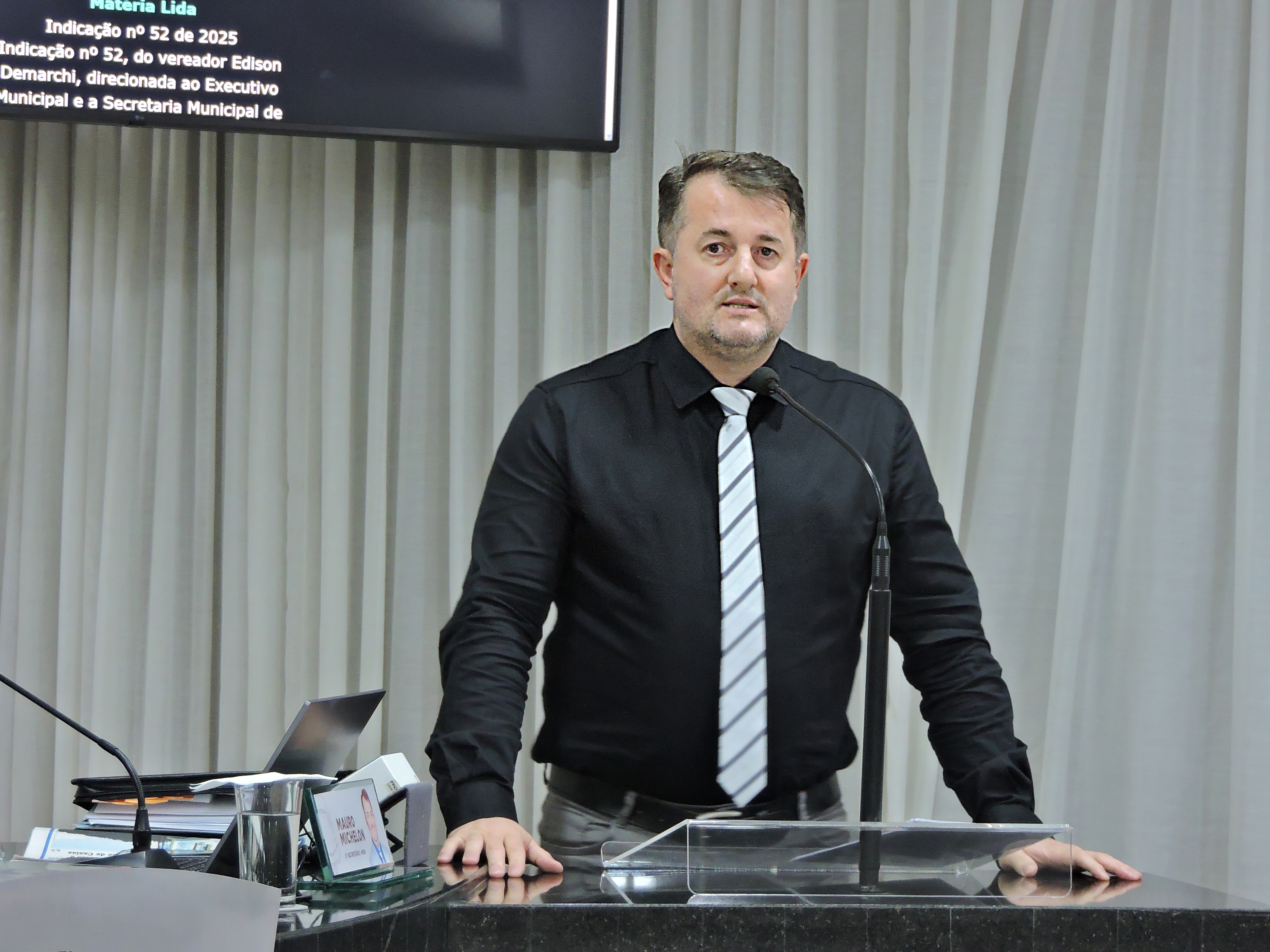 Mauro Michelon apresenta requerimentos pedindo informações e prorrogação de prazo