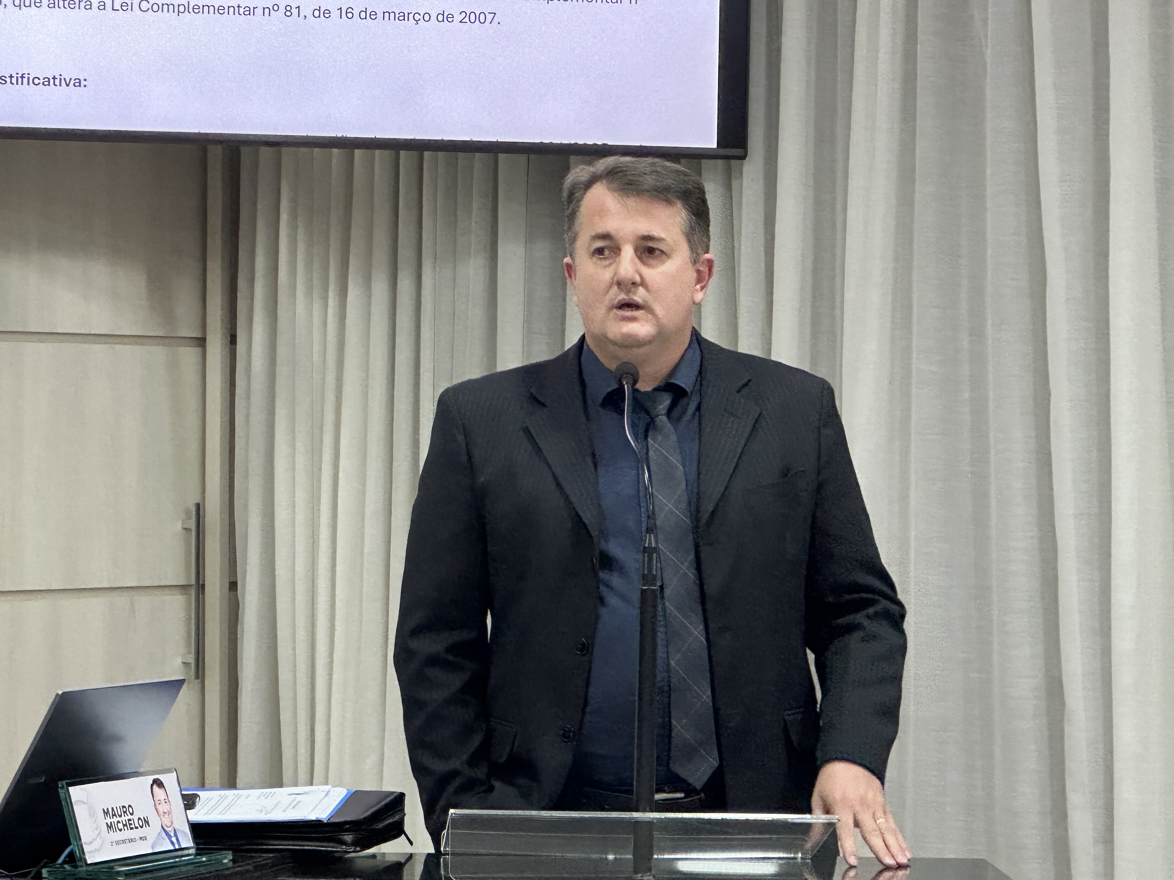 Michelon propõe emenda supressiva à projeto que trata da isenção do pagamento de taxas de inscrição em concursos públicos e teste seletivo