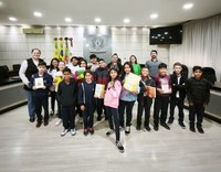 Programa “Conheça o Legislativo” recebe alunos da EBM São Lourenço na Câmara Municipal