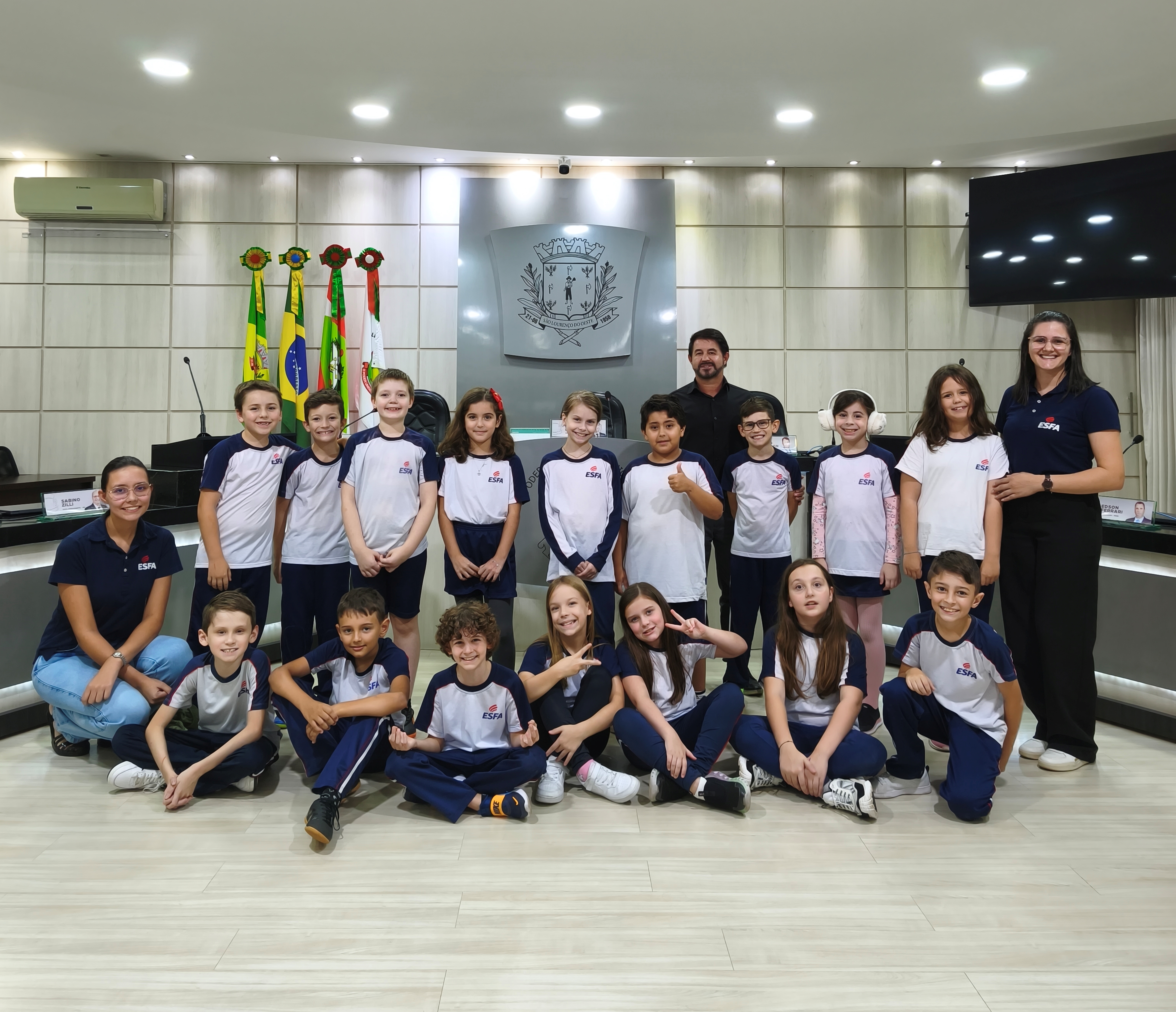 Programa “Conheça o Legislativo” recebe alunos da ESFA na Câmara de São Lourenço do Oeste