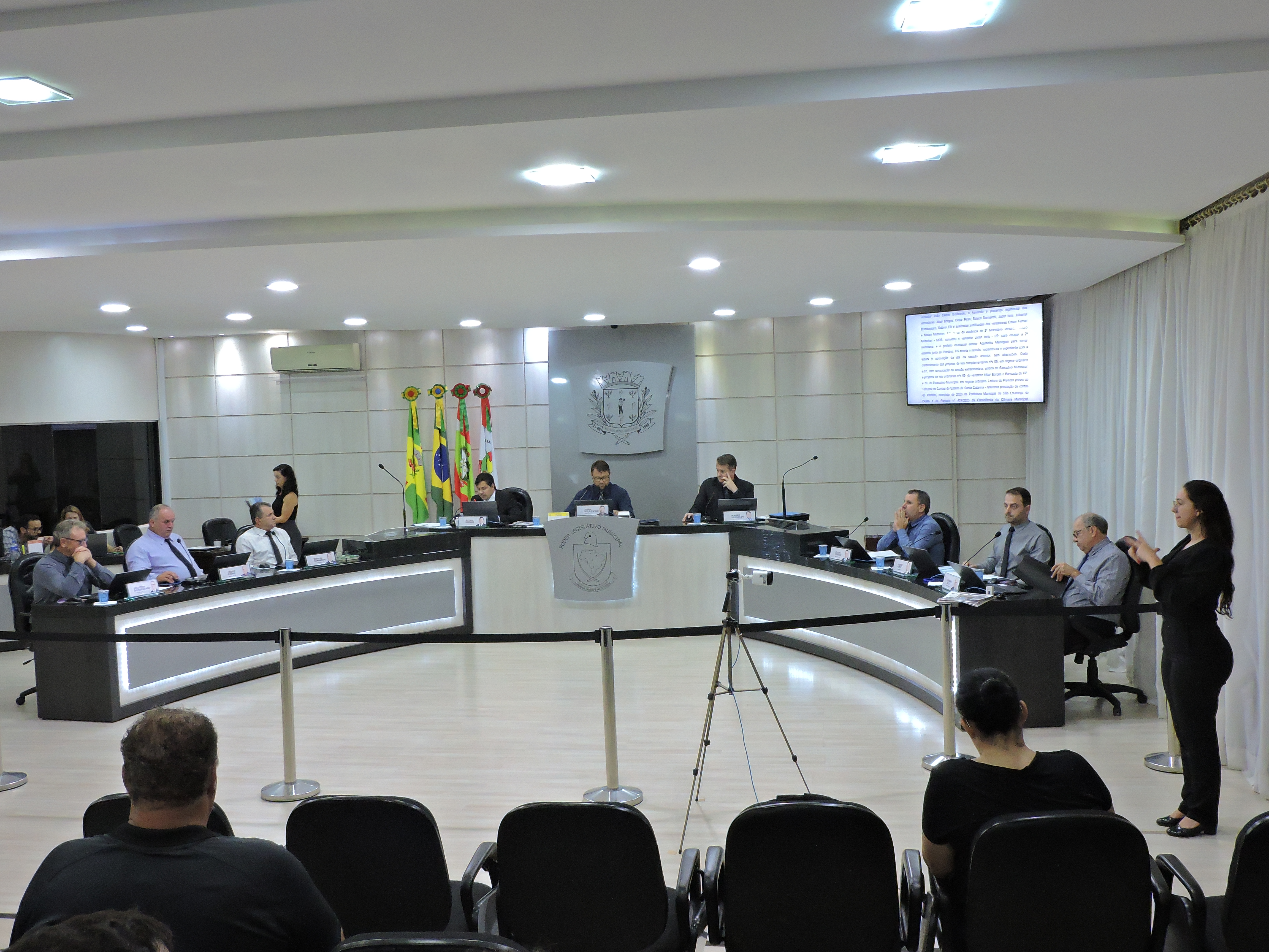 Projeto para regulamentar a contratação de operações de crédito pelo Município é arquivado após parecer contrário da Comissão de Legislação