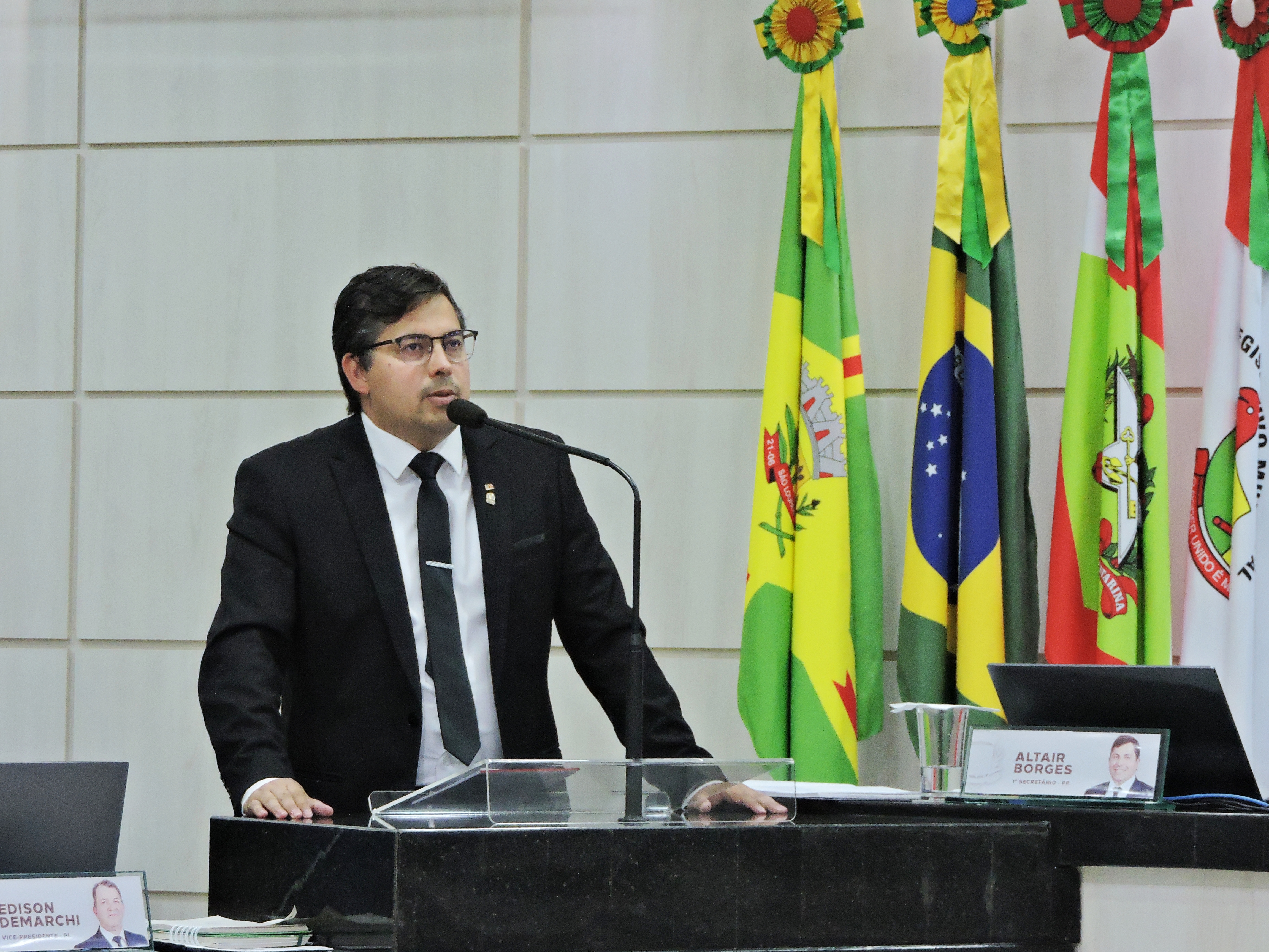 Requerimentos solicitam prorrogação de prazo para exarar pareceres sobre projetos em trâmite na Casa Legislativa