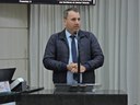 Vereador Edson Ferrari propõe faixa elevada em frente ao CEIM Cora Coralina para reforçar segurança no trânsito