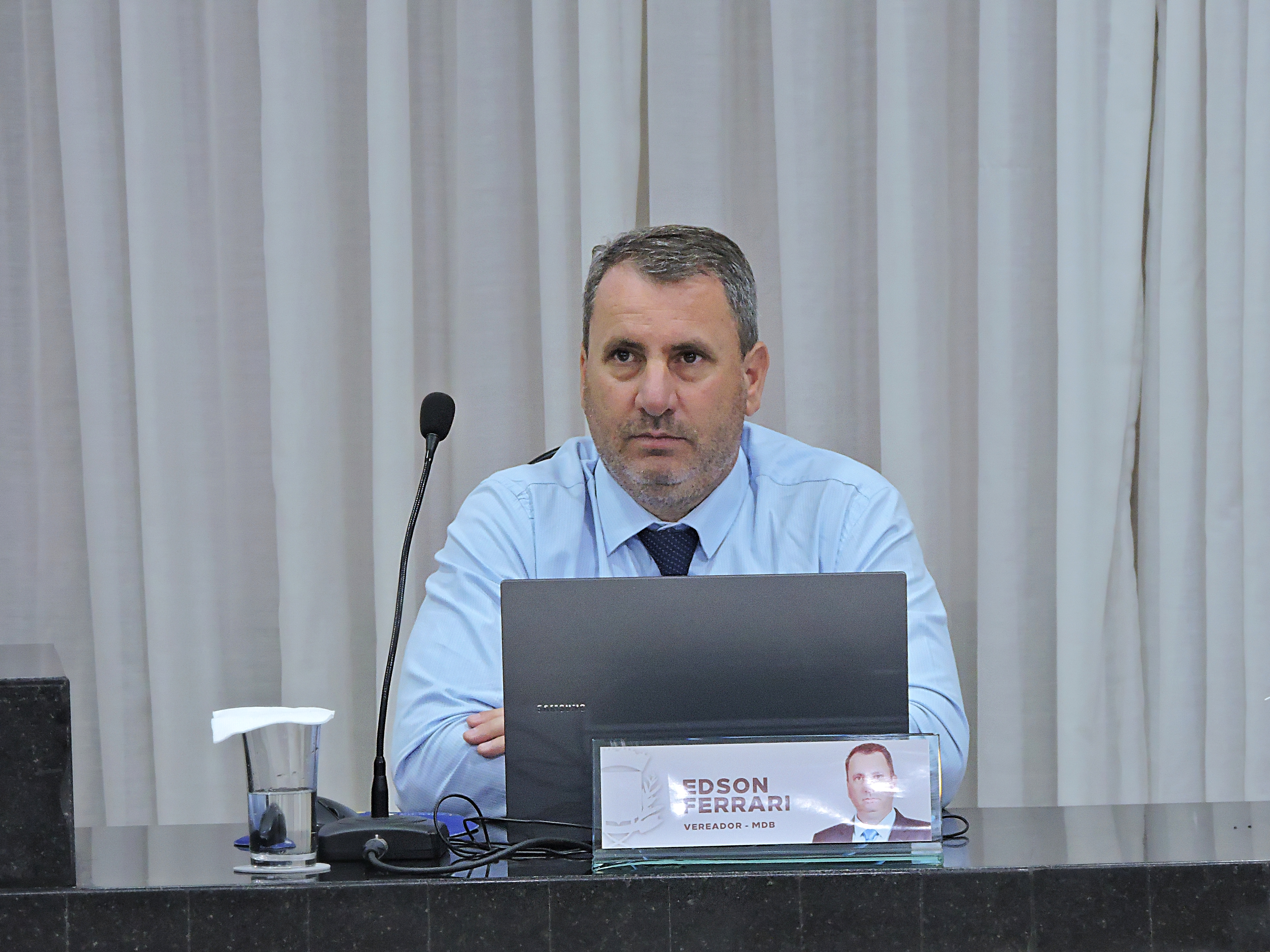 Vereador Edson Ferrari solicita melhorias em campinho do Bairro Santa Catarina