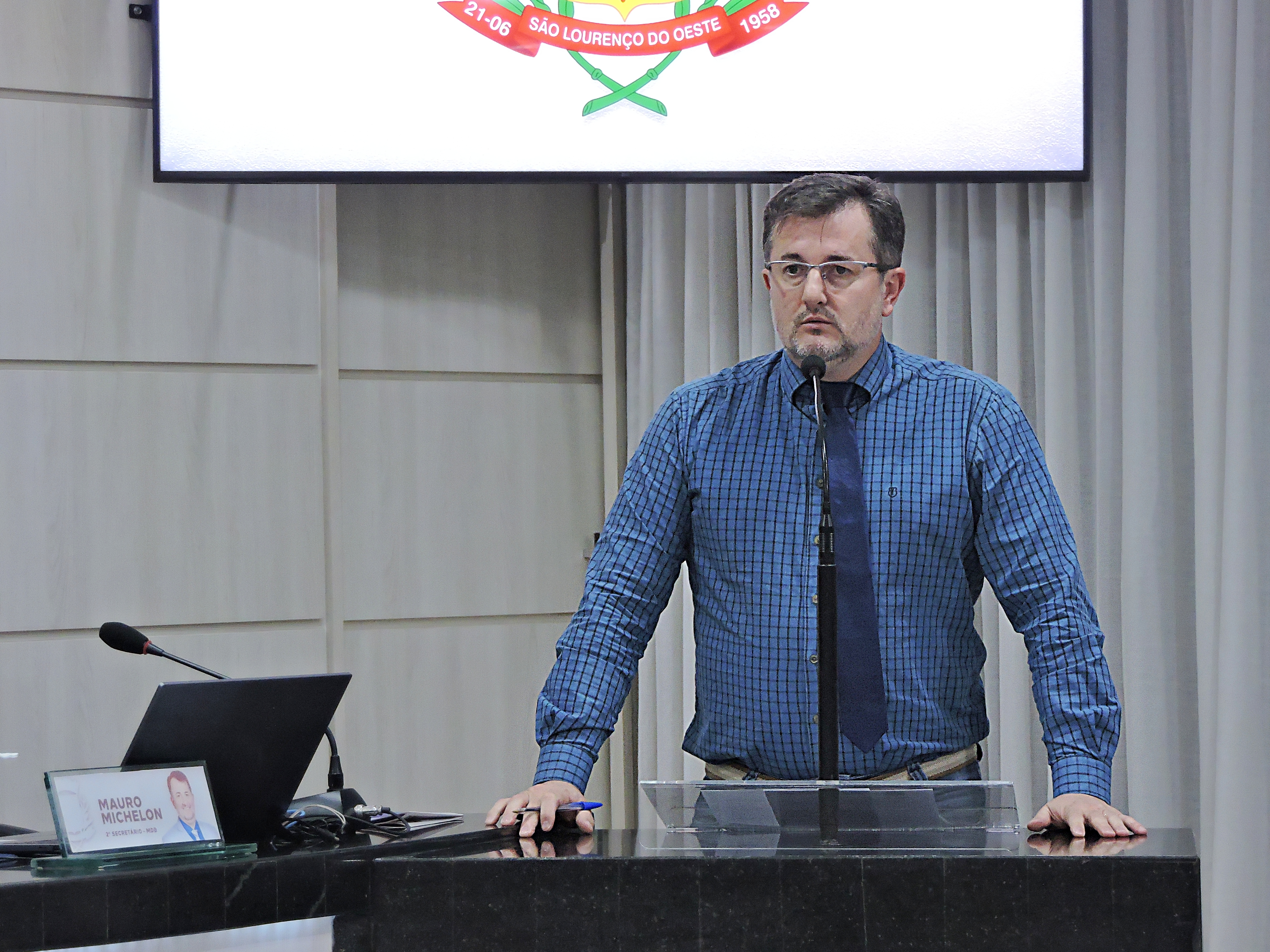 Vereador Mauro Michelon apresenta indicações sobre infraestrutura e segurança no transporte escolar