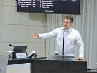 Vereador Mauro Michelon solicita informações sobre orçamento e funcionamento do ensino integral em São Lourenço do Oeste