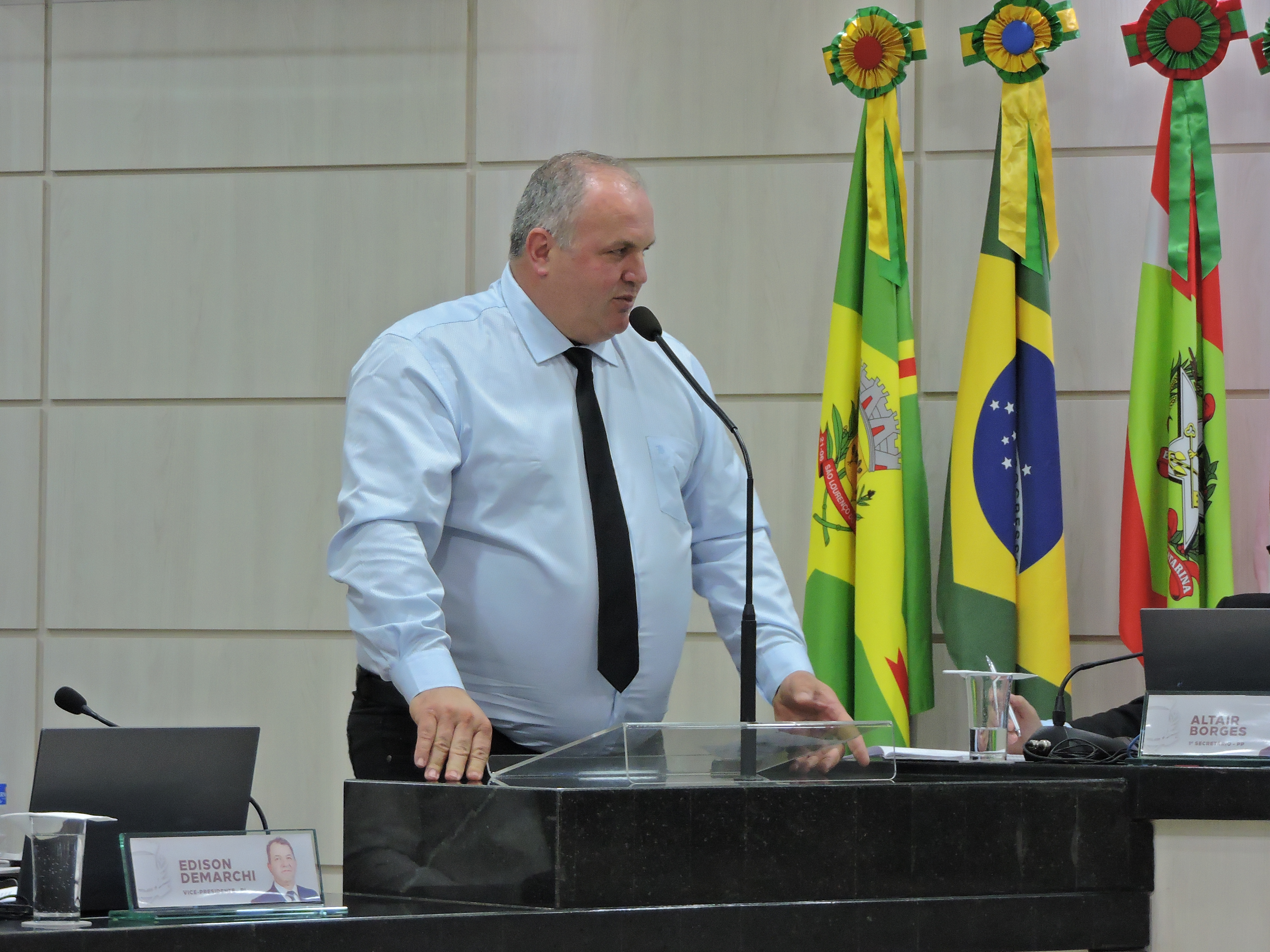 Vereadores Cesar Piran e Edison Demarchi solicitam substituição de caixas d’água no Distrito de São Roque