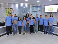 Vereadores mirins encerram atividades de 2025 com apresentação de indicações e moção de congratulação