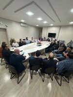 Vereadores se reúnem com representantes do setor supermercadista para tratar sobre vale alimentação dos servidores