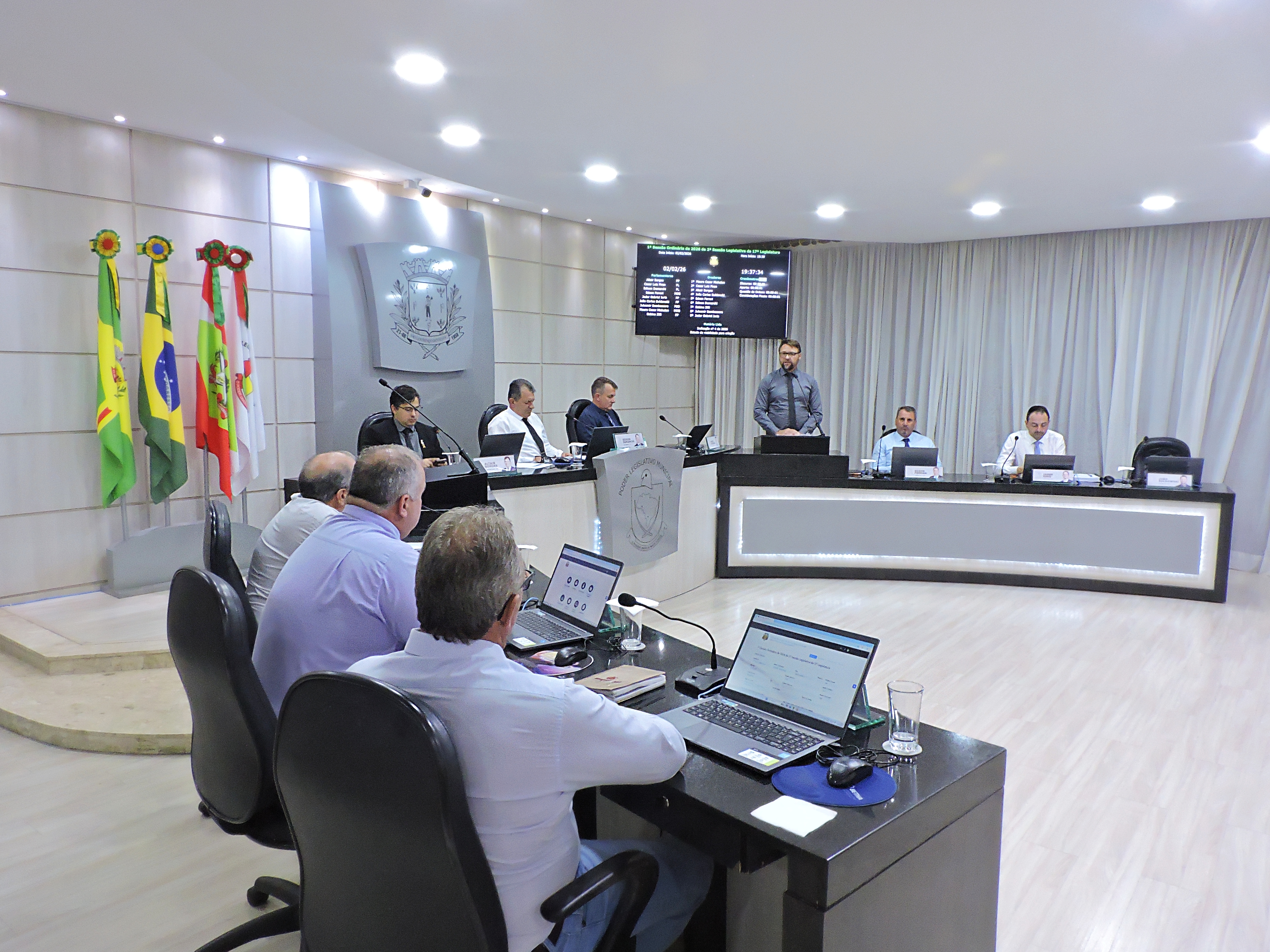 Vereador João Carlos Suldowski solicita informações sobre fila de cirurgias ortopédicas de joelho no SisReg